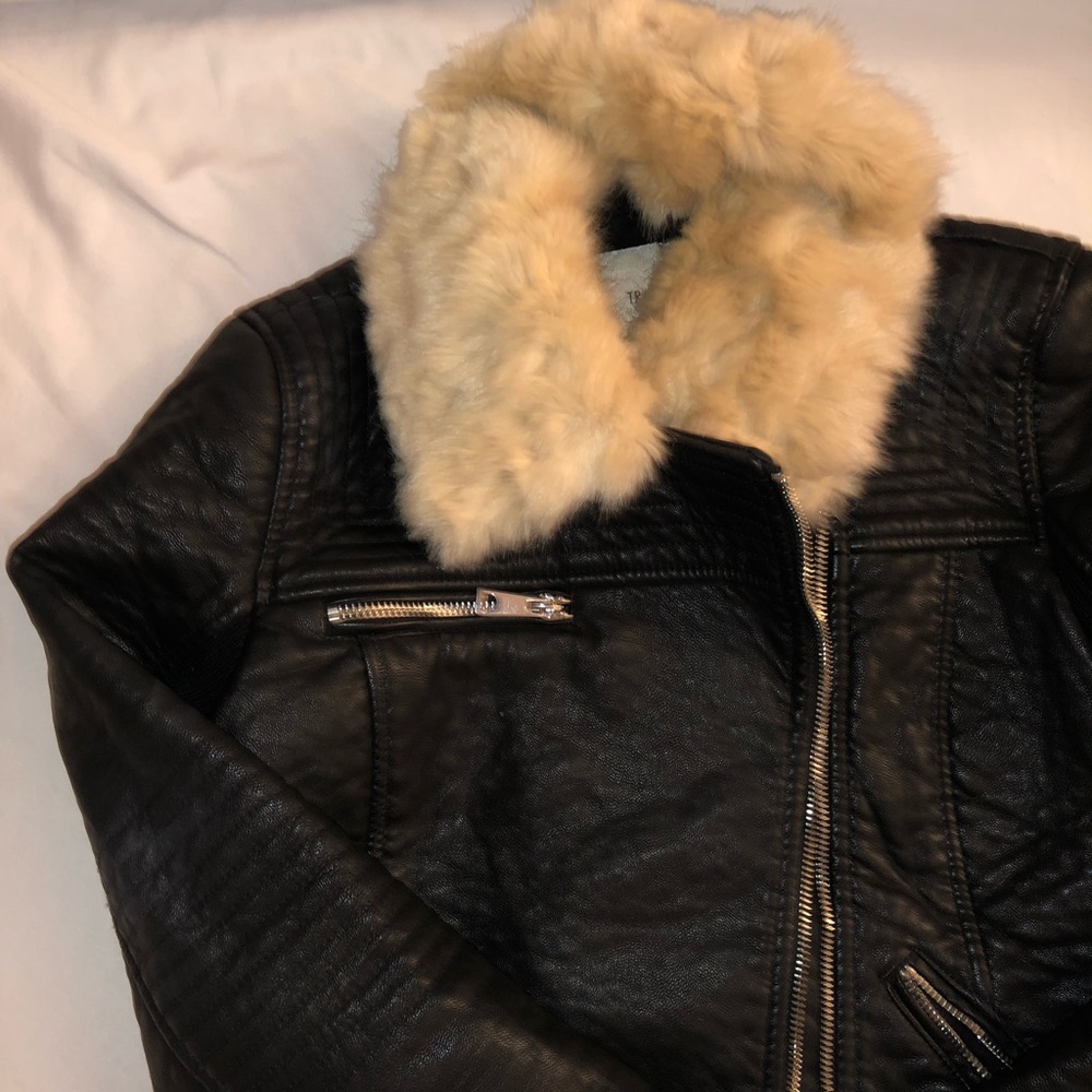 Zara Leather Jacket. Super warm - Picture 2 of 4